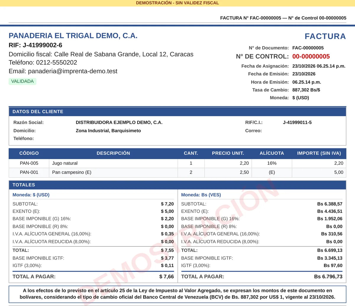 Factura de demostración emitida con NEXUS Suite: número de control en el encabezado, datos del emisor y del cliente, tabla de productos con alícuota y totales con IVA en dólares y en bolívares.